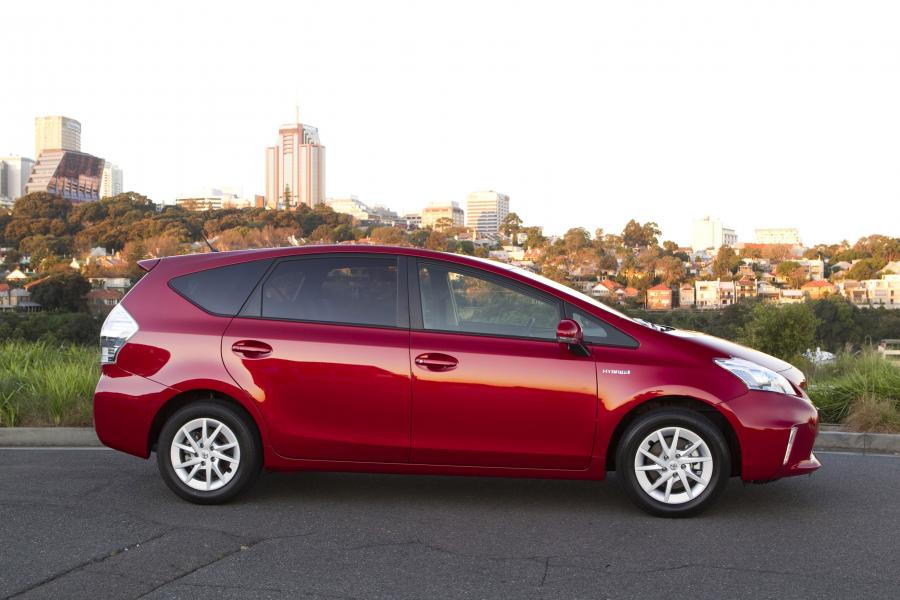  Toyota Prius V 2011 года  (фото 204 из 208)